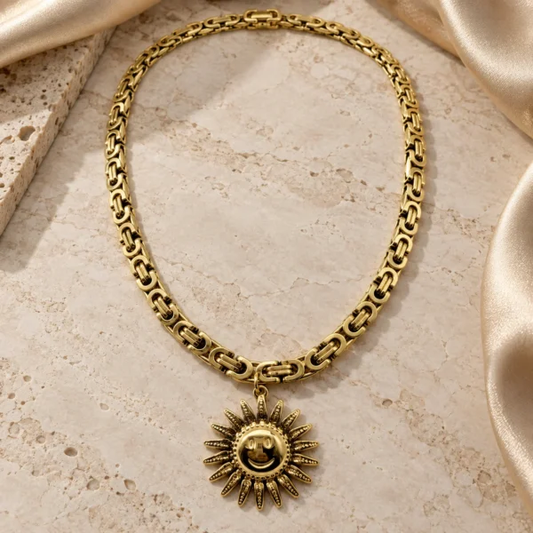 قلادة الشمس الذهبية الفاخرة – Sun Pendant Necklace — image 3