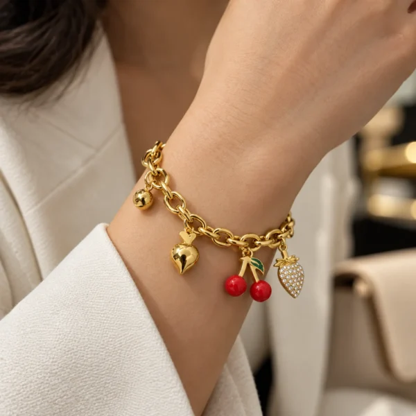 سوار تشارمز فاخر باللون الذهبي – Cherry & Pineapple — image 3